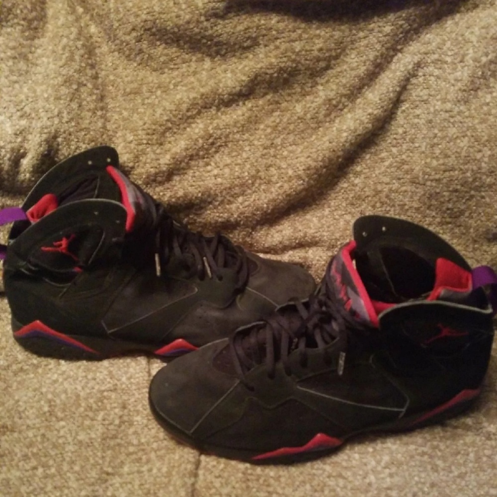 ❌SOLD❌ ON ANOTHER SITE men red/blk jordans